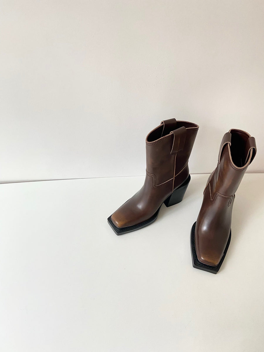 Tokyo boots in brown