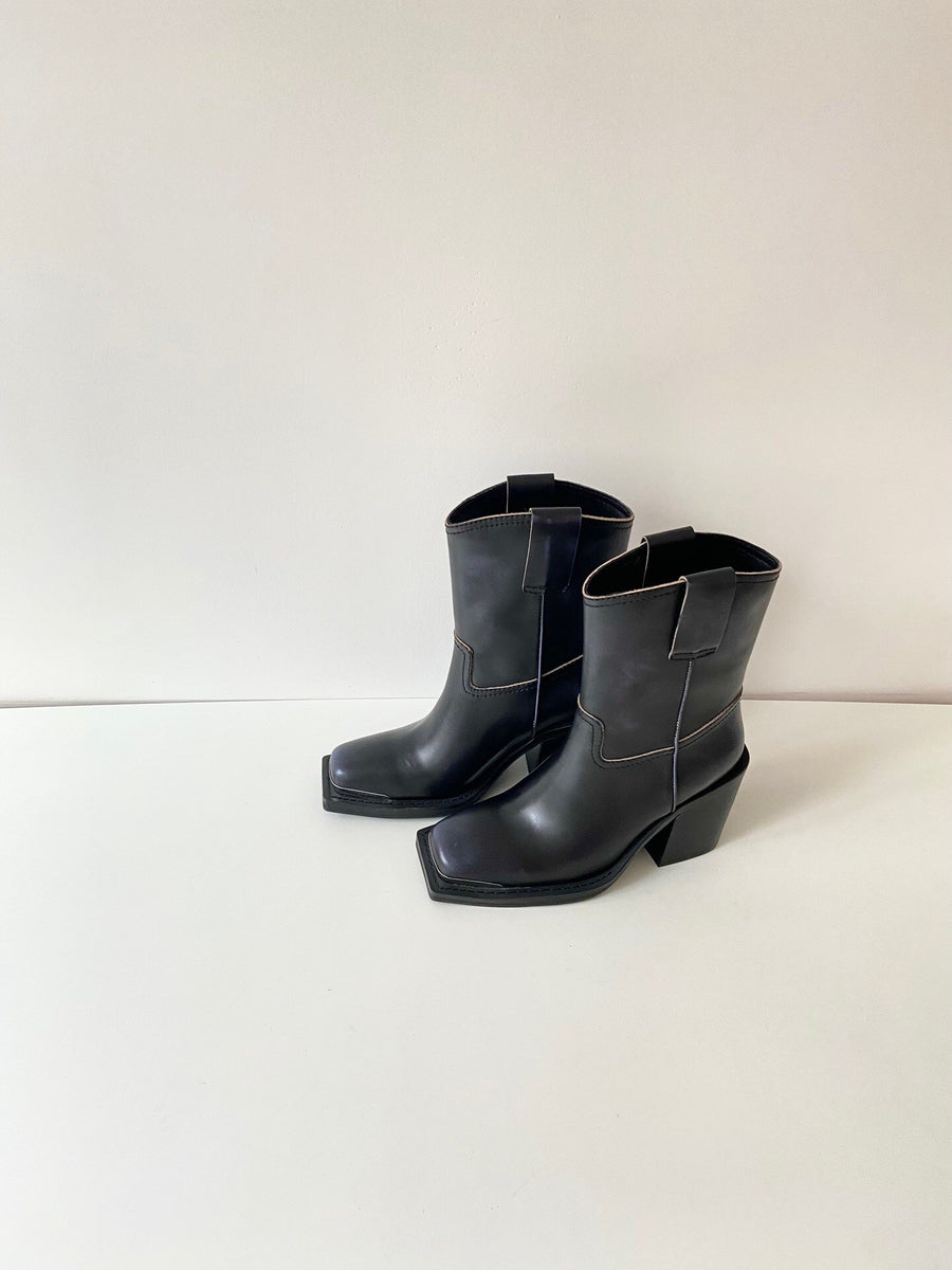 Tokyo boots in black