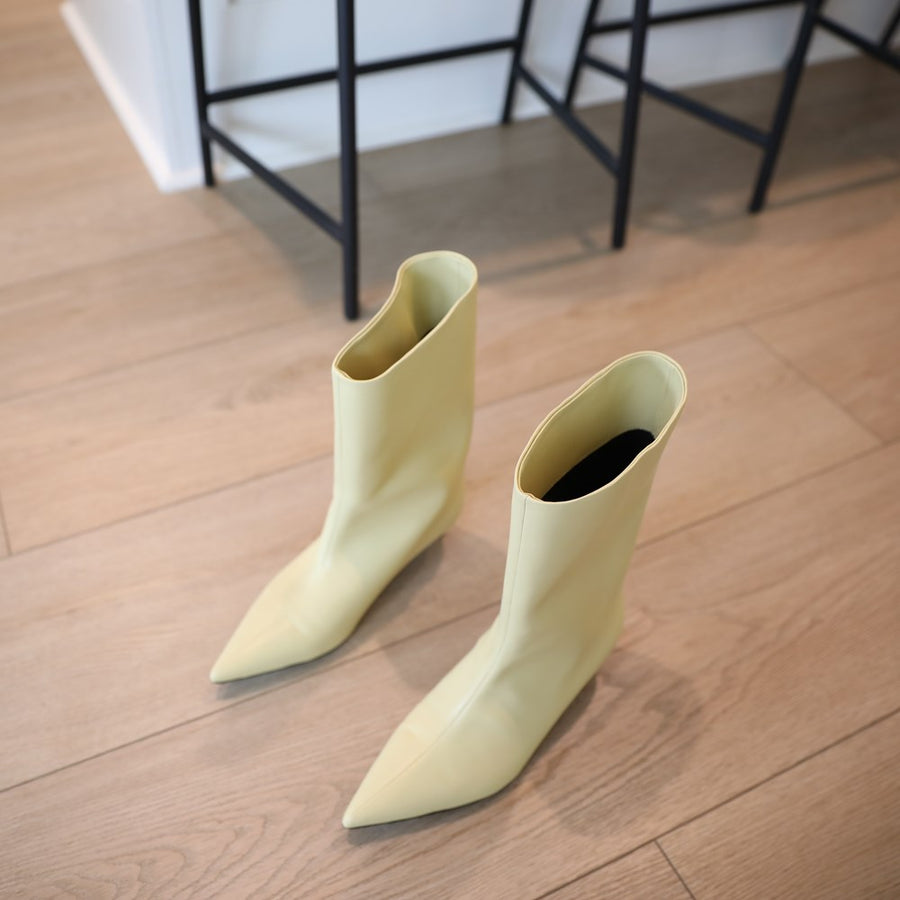 Lili boots in yellow