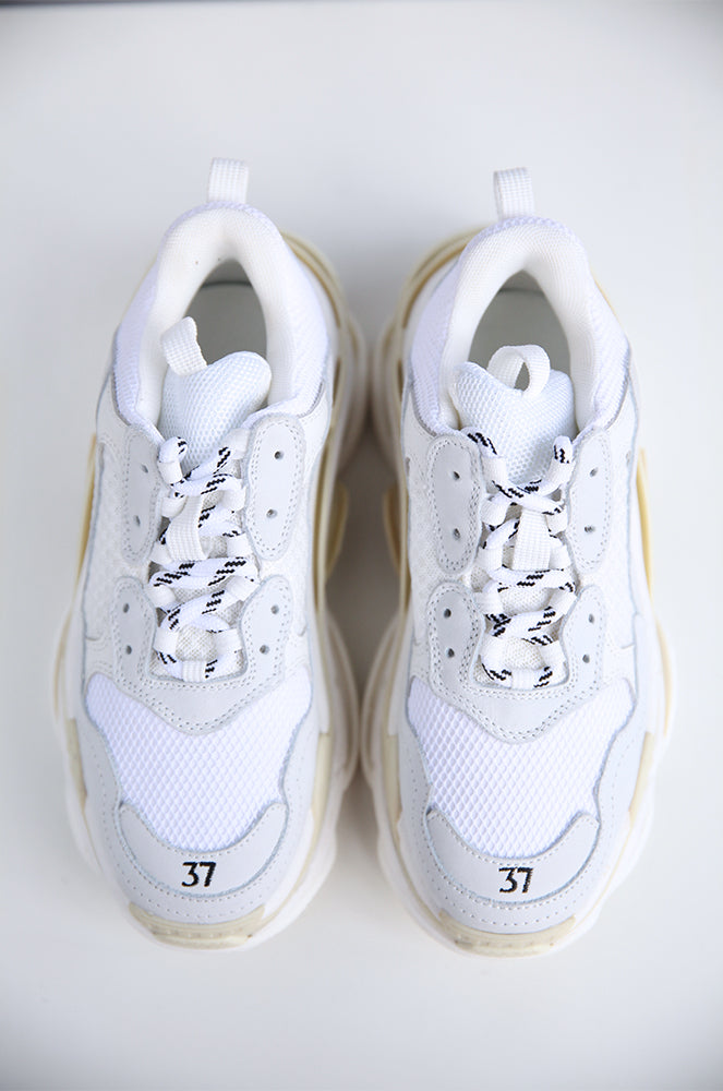 Vee sneakers