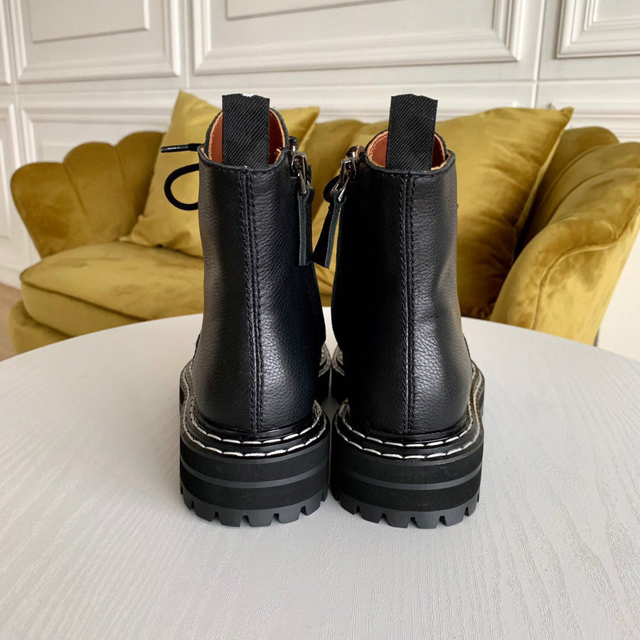 Harlow boots in black