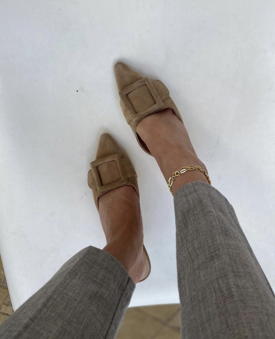 Quinn suede heels in beige